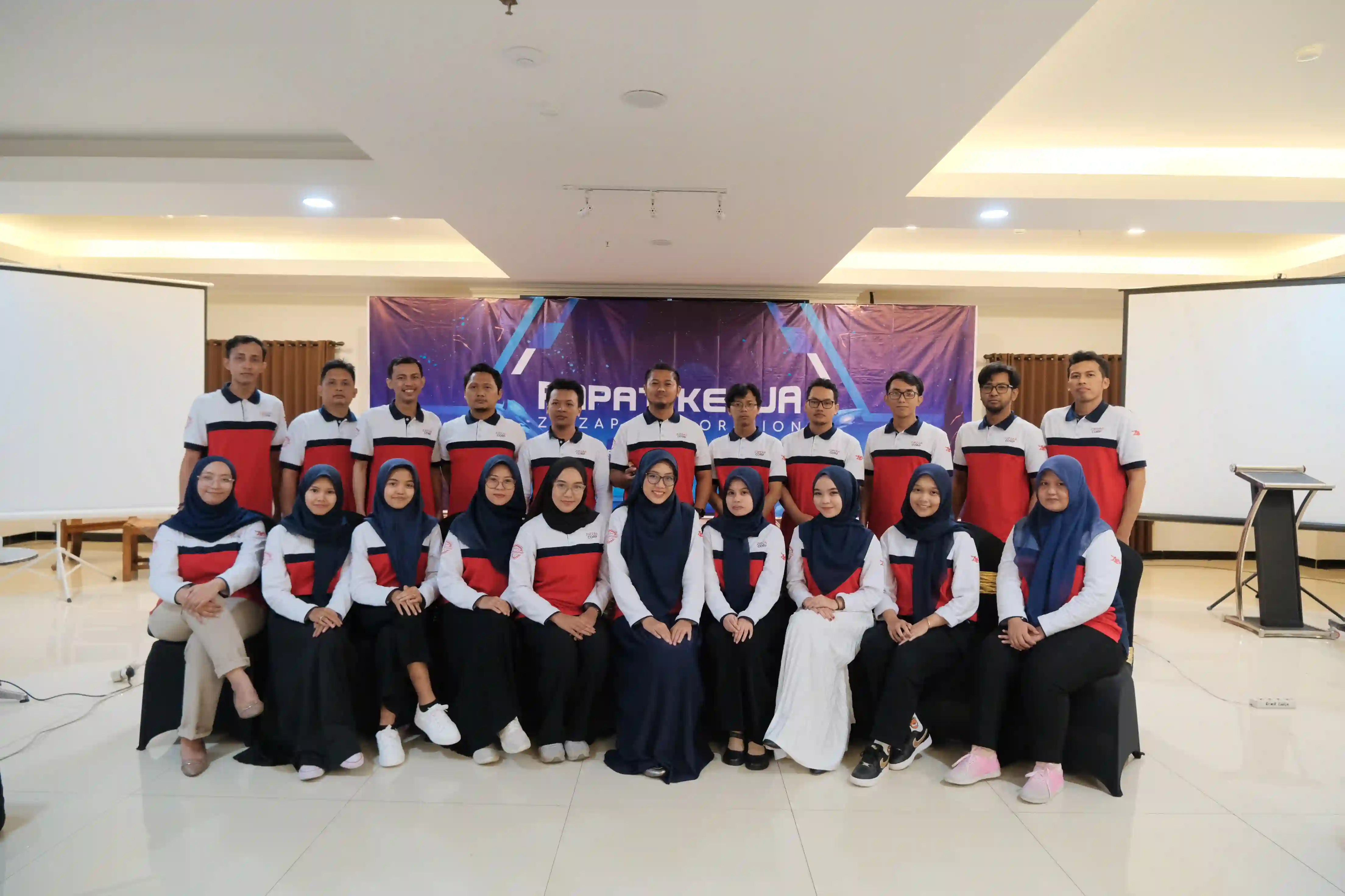 Polo Shirt Seragam CV Zipzap